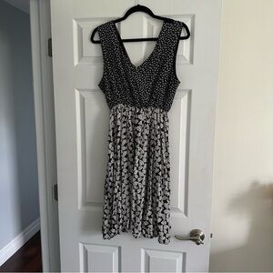 Size 1X Solitaire Black and White Floral Mini Dress Beach Cover Up